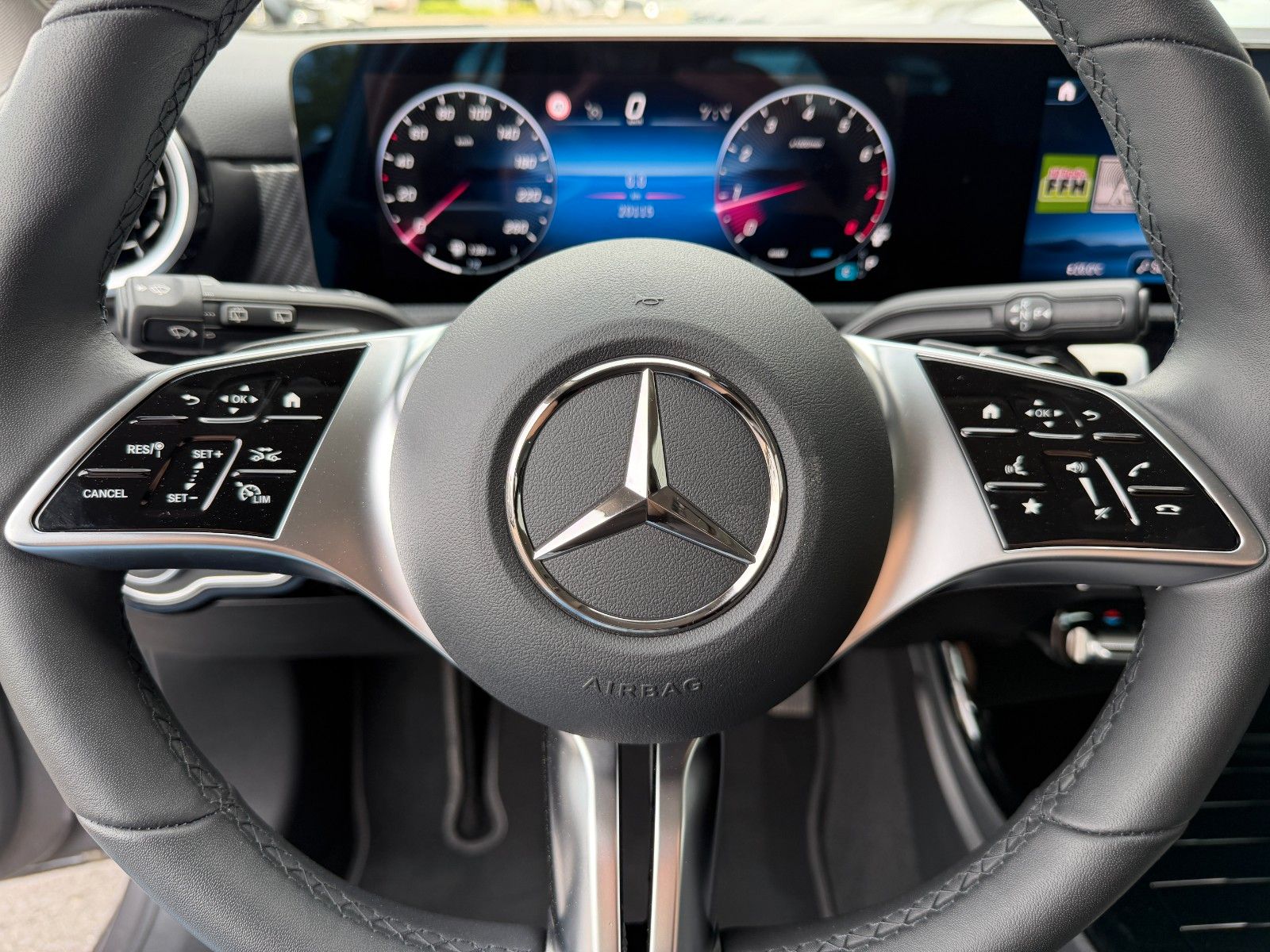Fahrzeugabbildung Mercedes-Benz A 200 Progressive R-Kamera+LED+DAB+IHC+MBUX