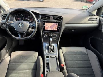 Volkswagen Golf - 11