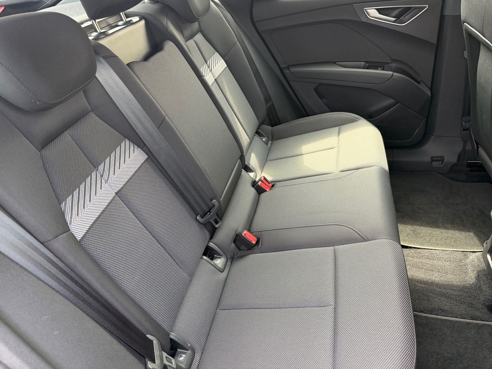 Audi Q4 Sportback e-tron 35 ADVANCED LED+NAVI+PDC+GRA foto 16