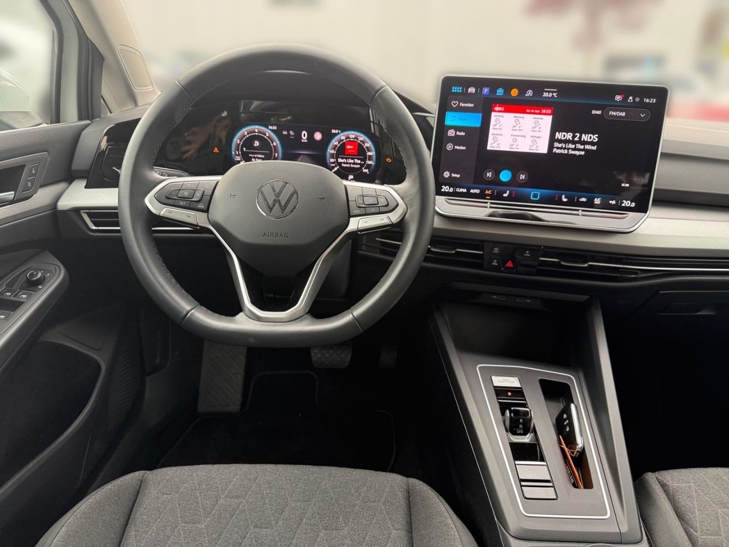 Volkswagen Golf 8 VIII Life 1.5 eTSI ACC Apple CarPlay foto 17