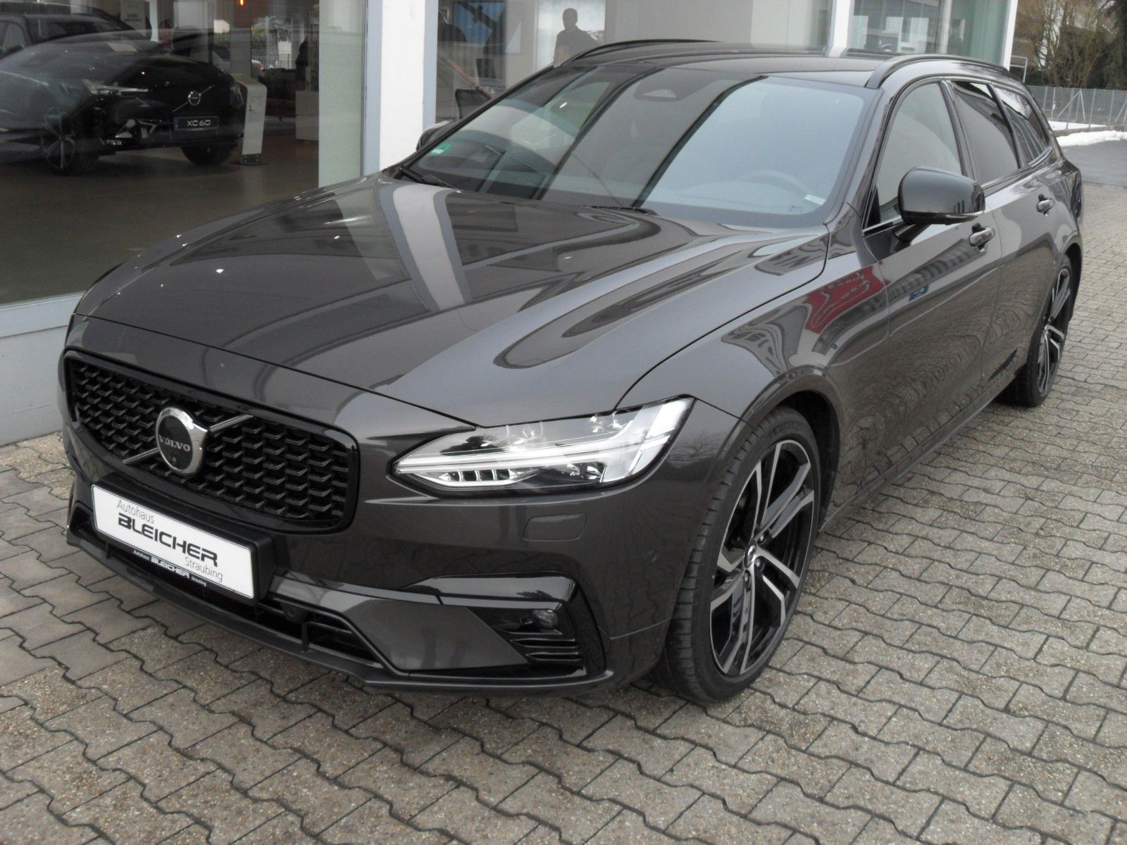 Fahrzeugabbildung Volvo V90 B4 Kombi Plus Dark | Standheizung / Timer