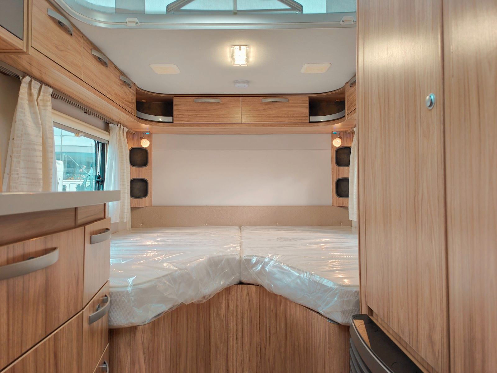 Fahrzeugabbildung HYMER / ERIBA / HYMERCAR Feeling 442 - Elegance, Moving, Markise -