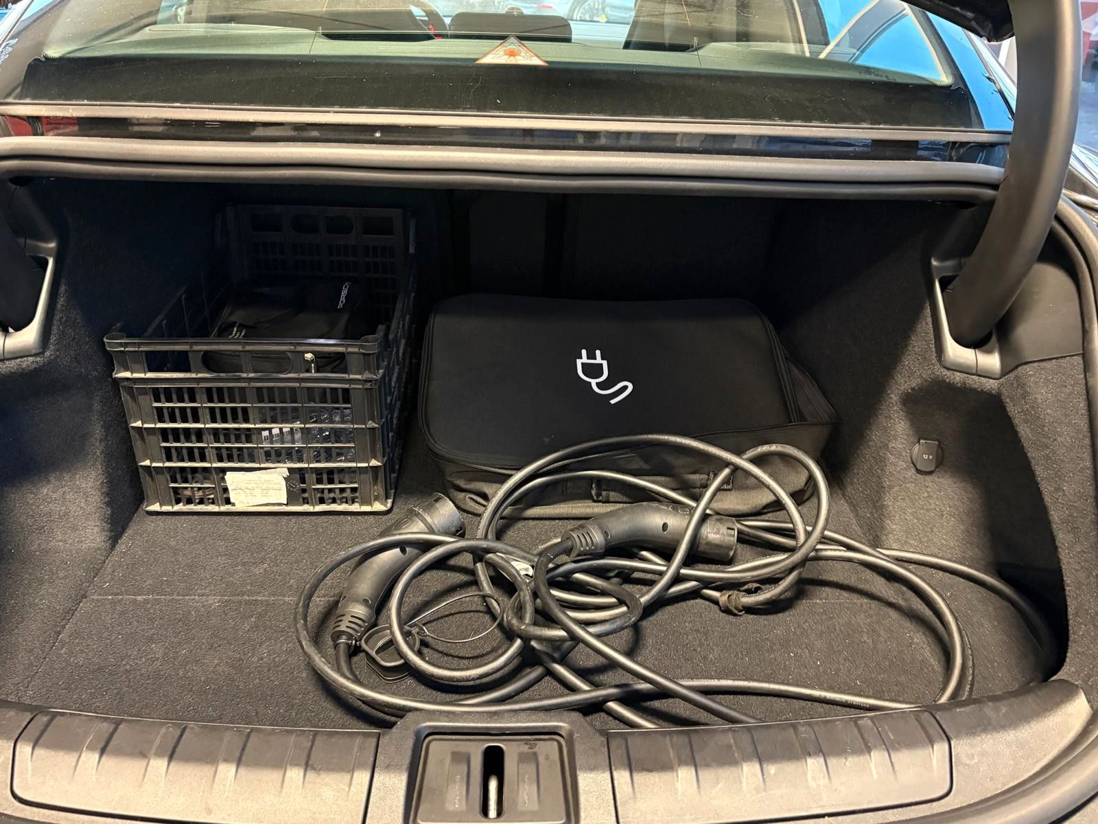 Fahrzeugabbildung Porsche Taycan Basis