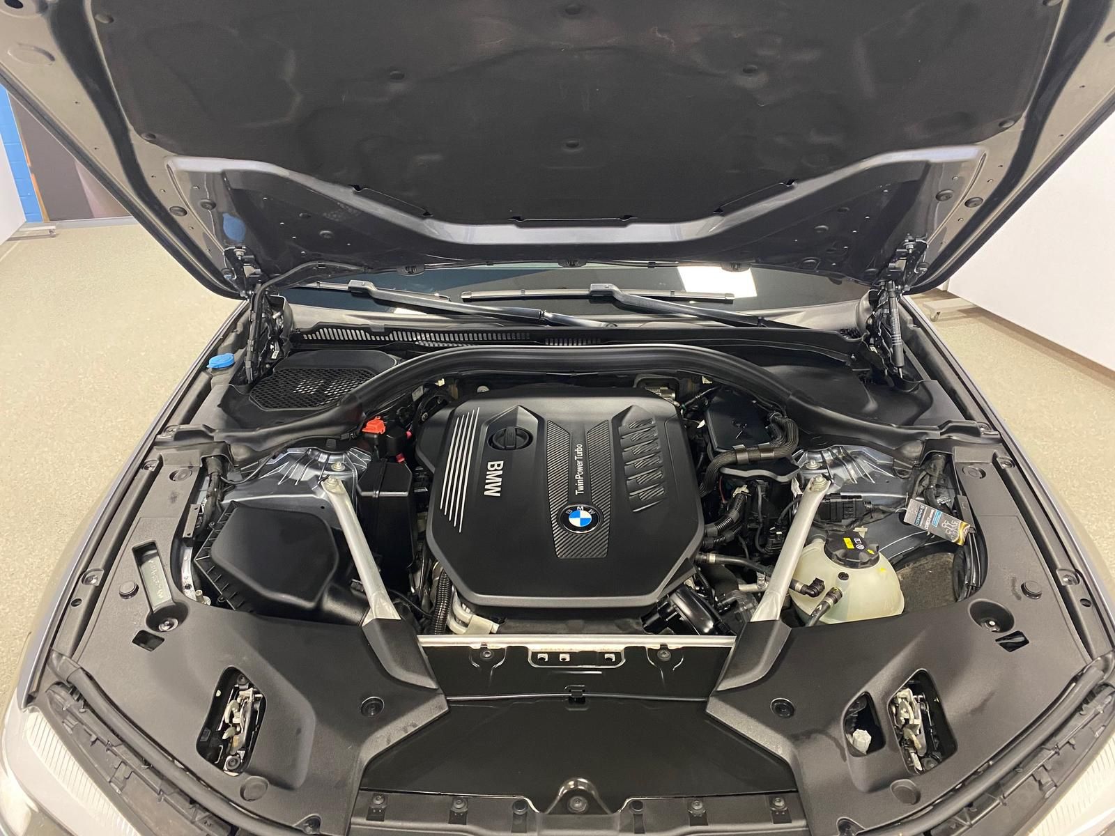 Fahrzeugabbildung BMW 530 3.0 24V 530 d xDrive M-Paket+Sport+LEDER+PDC