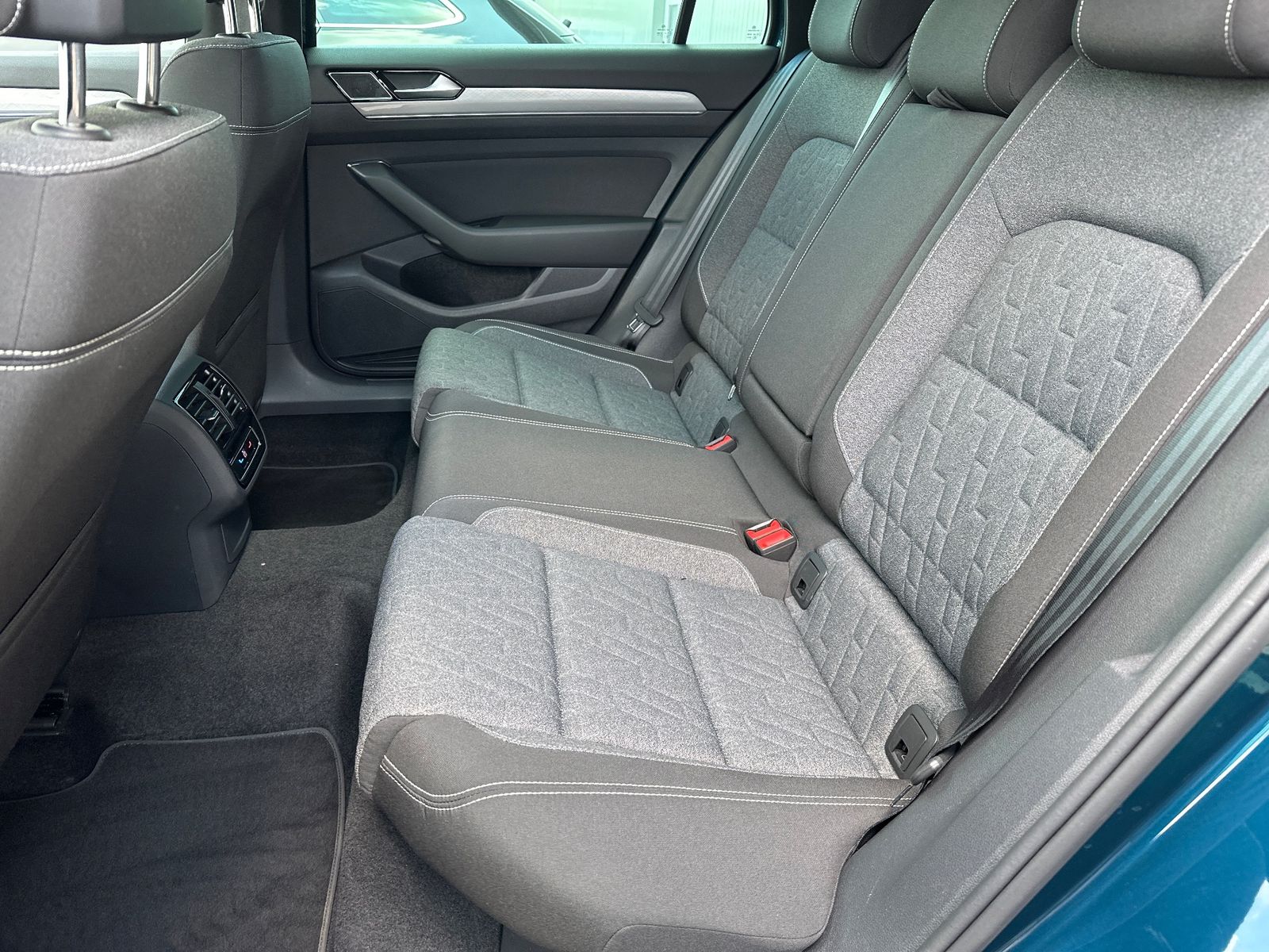 Fahrzeugabbildung Volkswagen Passat Variant 2.0 TDI DSG NAV+IQ-LIGHT+ACC