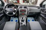 Ford Focus Turnier 1.6 AHK Klima 1.Hand Tüv NEU - Ford Focus mit Benzin-Antrieb: Kombi, 1.6