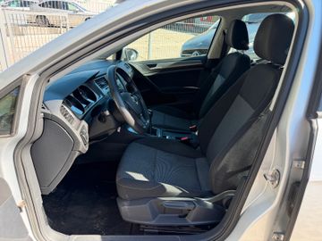 Volkswagen Golf - 8