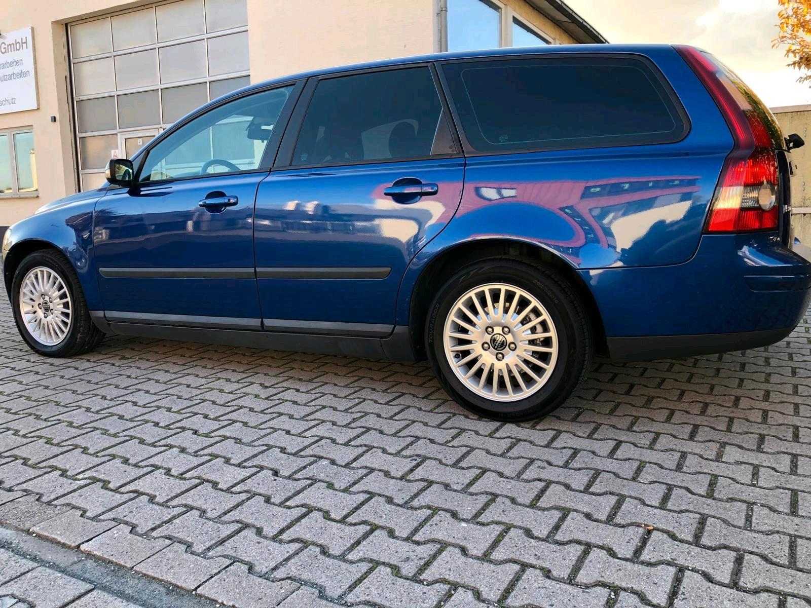 Volvo V50 2008 — rear view