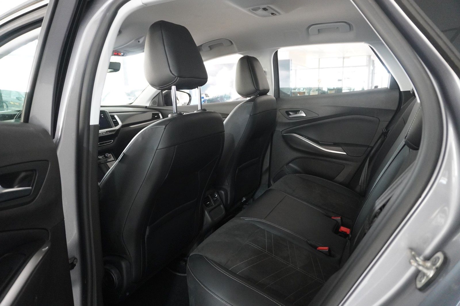 Fahrzeugabbildung Opel Grandland (X) ULTIMATE 4HYBRID NAVI/LED/SPORT/SH