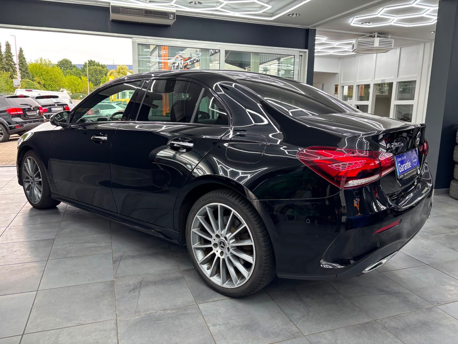 Mercedes-Benz A 250e LIM.AMG Pano MBUX MULTIBEAM MEMORY foto 2