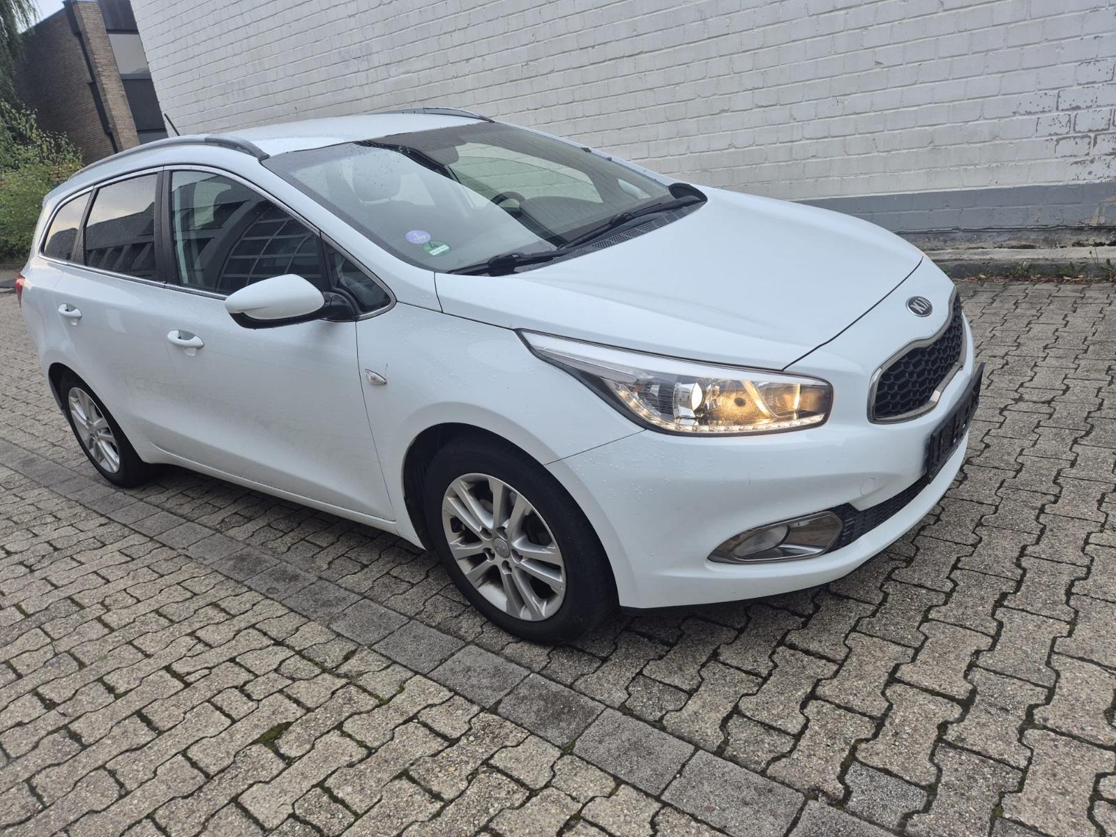 Kia cee'd 2014 — rear view