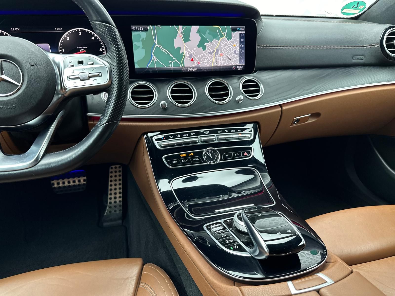 Fahrzeugabbildung Mercedes-Benz E 400d AMG/4MATIC/DISTRO/STDHZ/9G/AHK/360°/MBUX