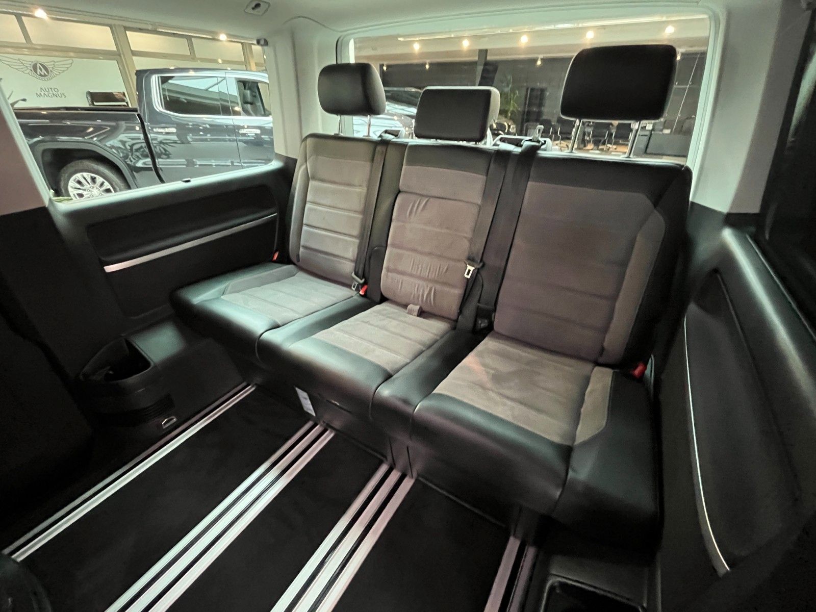 Fahrzeugabbildung Volkswagen T6.1 Multivan Comf. DSG Standhzg, Alcantara ACC