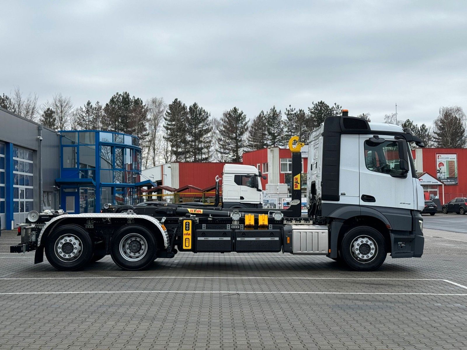 Fahrzeugabbildung Mercedes-Benz Actros 2545 6x2-4 Abrollkipper HYVA  Lift/Lenk