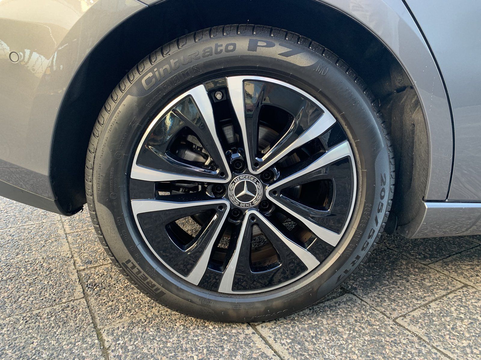 Fahrzeugabbildung Mercedes-Benz B 180