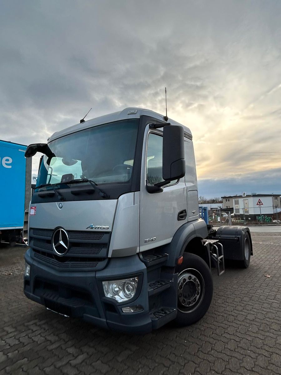 Fahrzeugabbildung Mercedes-Benz 1840 L Antos mit 2-Achs Kühlauflieger
