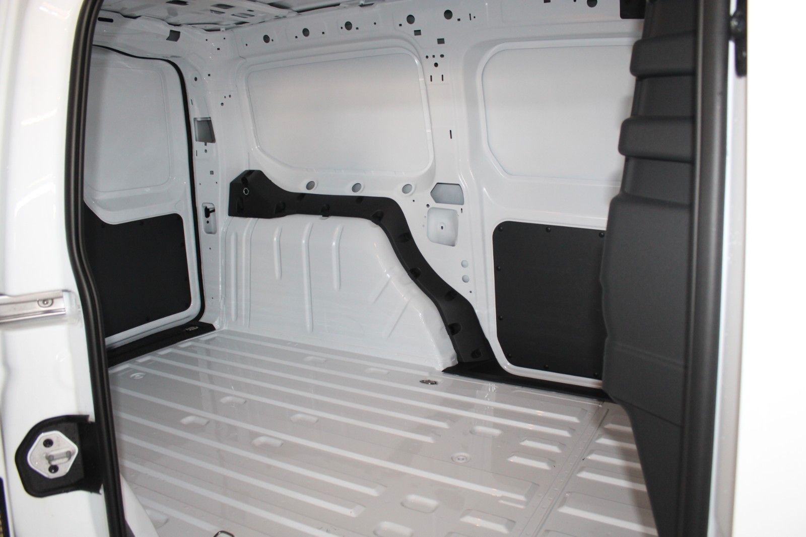 Fahrzeugabbildung Ford Transit Connect TREND L2 Lang AHK IACC NAVI uvm.