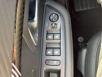Peugeot 208 1.2 PureTech 100 Allure SHZGTEMPOMATLEDKA