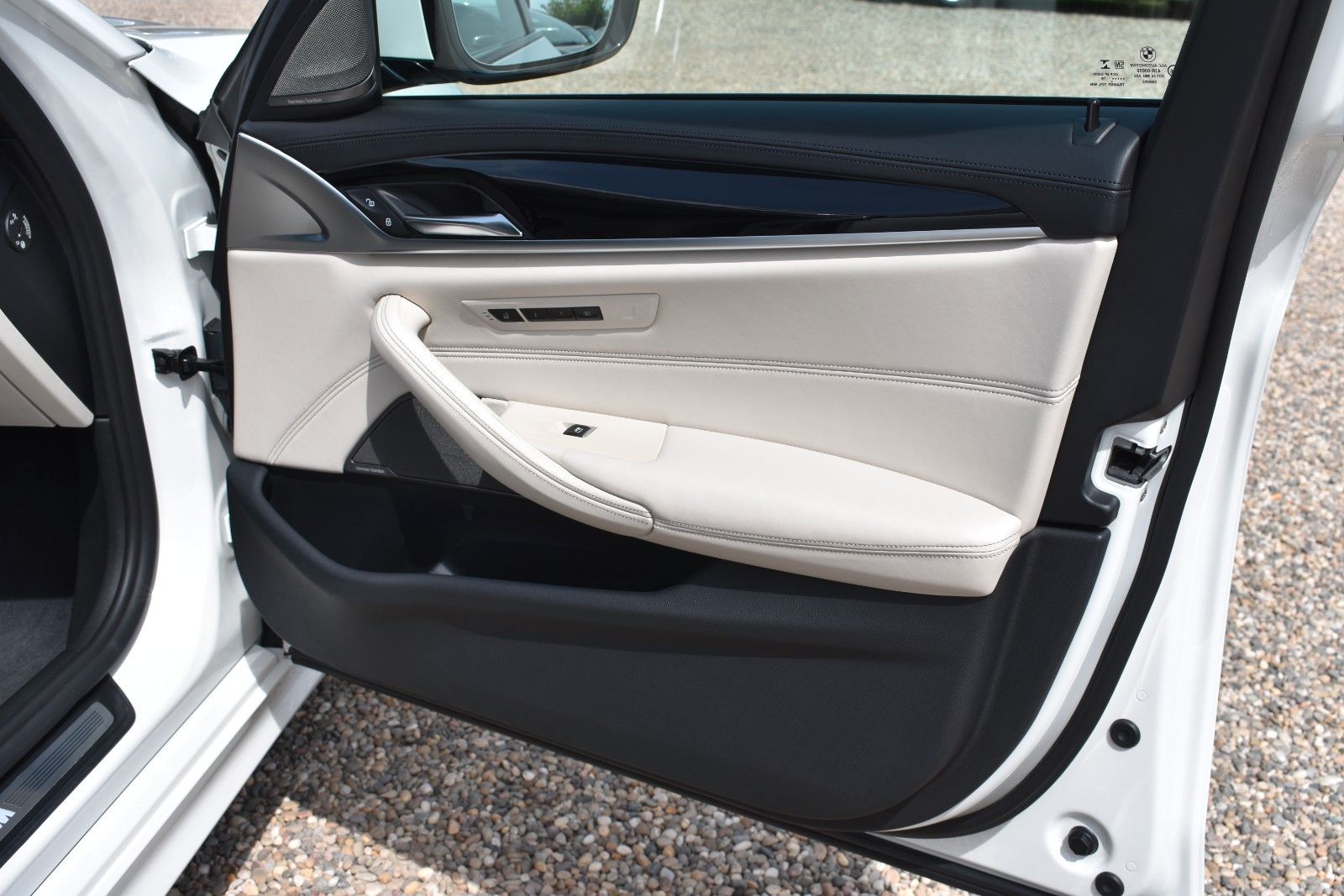 Fahrzeugabbildung BMW 530d Touring xDrive M Sport HUD AHK H&K Panorama