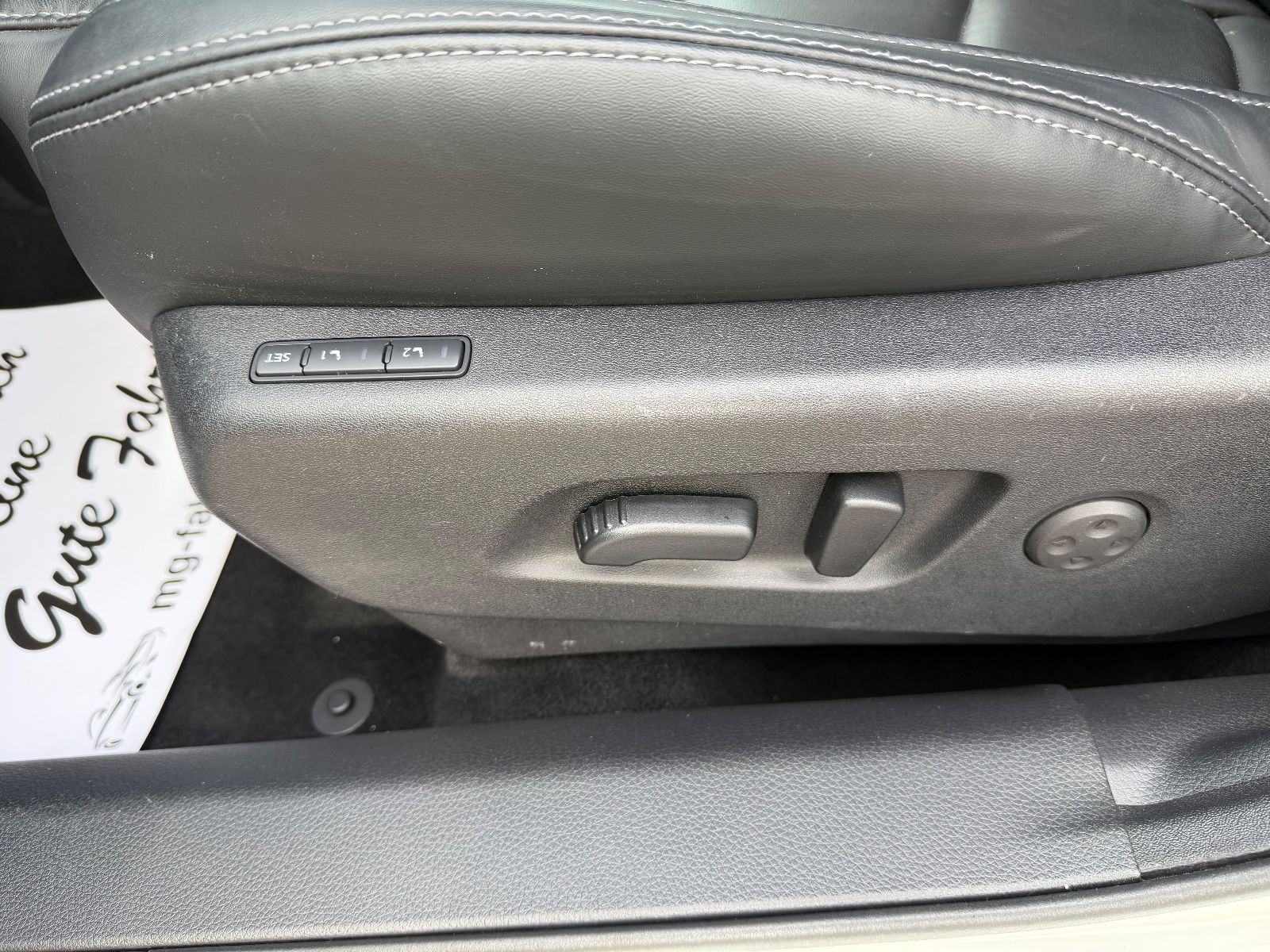 Fahrzeugabbildung Nissan Qashqai Tekna+ VOLLAUSSTATTUNG 19 ZOLL BOSE
