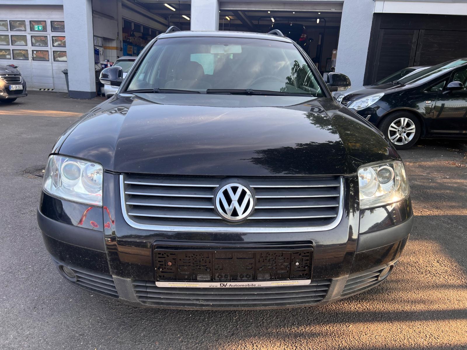 Volkswagen Passat 2004 — rear view