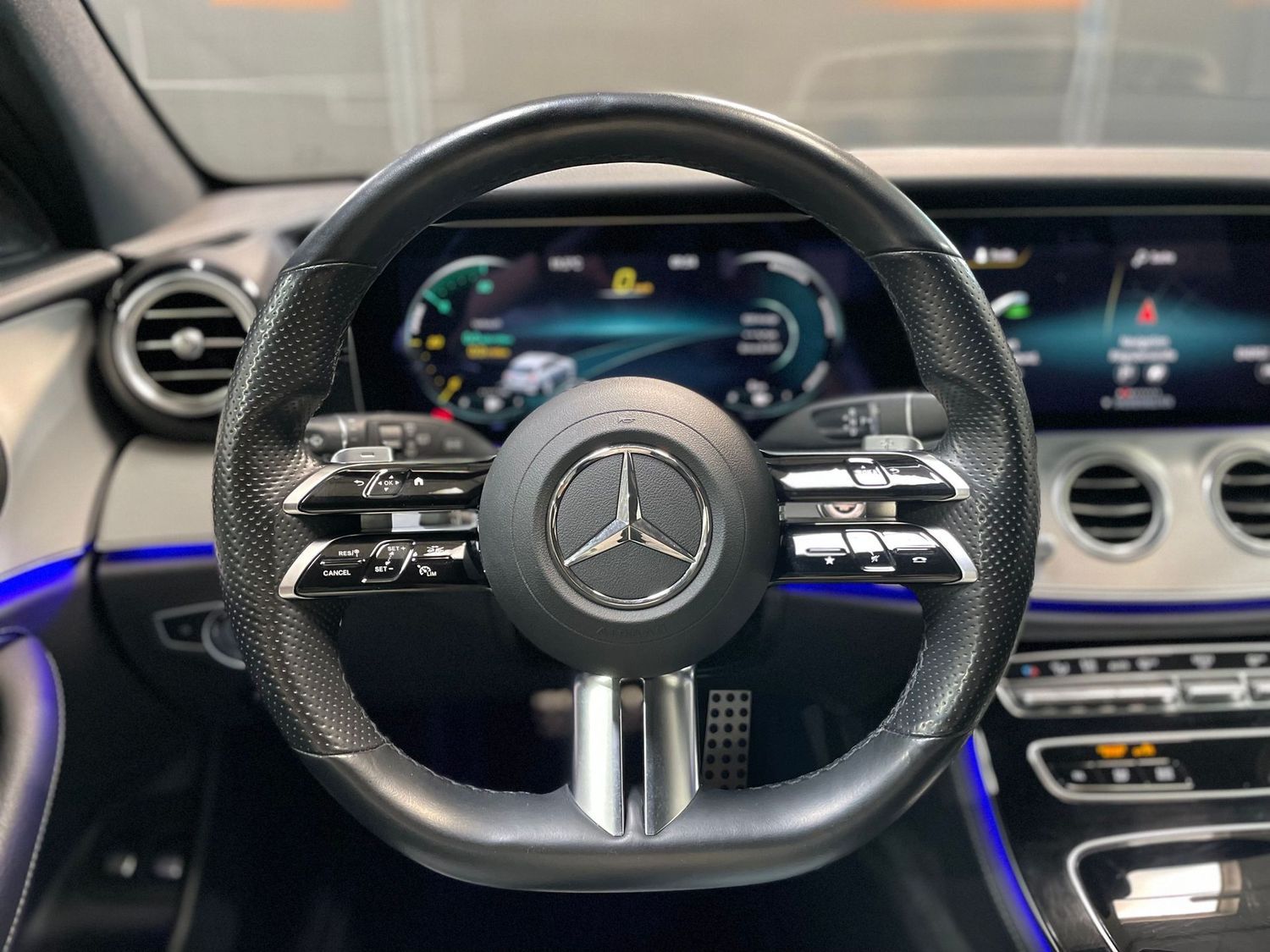 Fahrzeugabbildung Mercedes-Benz E 300 e AMG #Wide.#LED#Distr.#Memory#HeadUp#360°