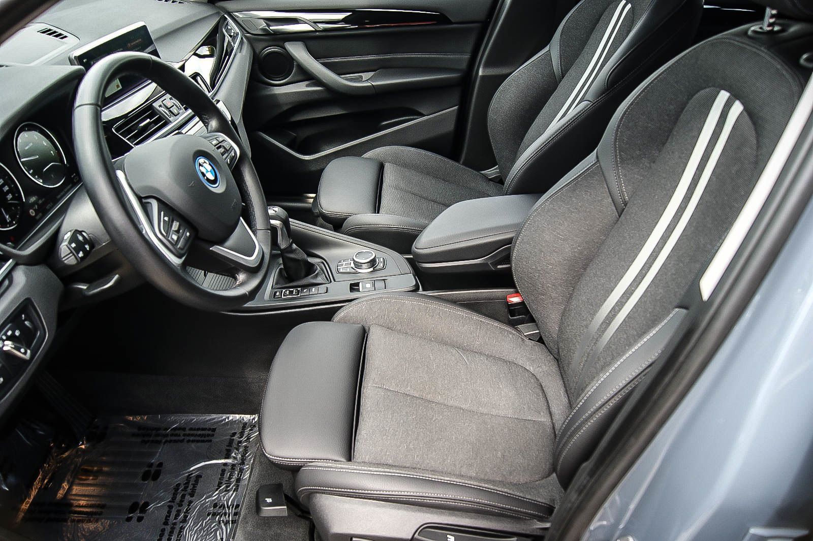 Fahrzeugabbildung BMW X1 xDrive 25e Advantage STORM BAY INDIVIDUAL LED