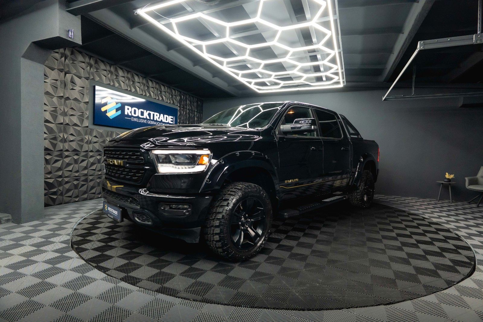 Fahrzeugabbildung Dodge RAM 5.7 V8 GOLD EDITION OFFROAD 4x4 UNFALLFREI