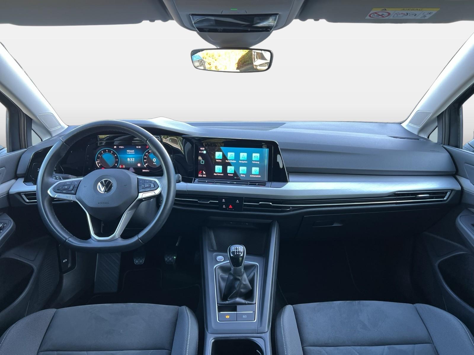 Volkswagen Golf VIII Variant 1.5 TSI Life MATRIX RFK NAVI