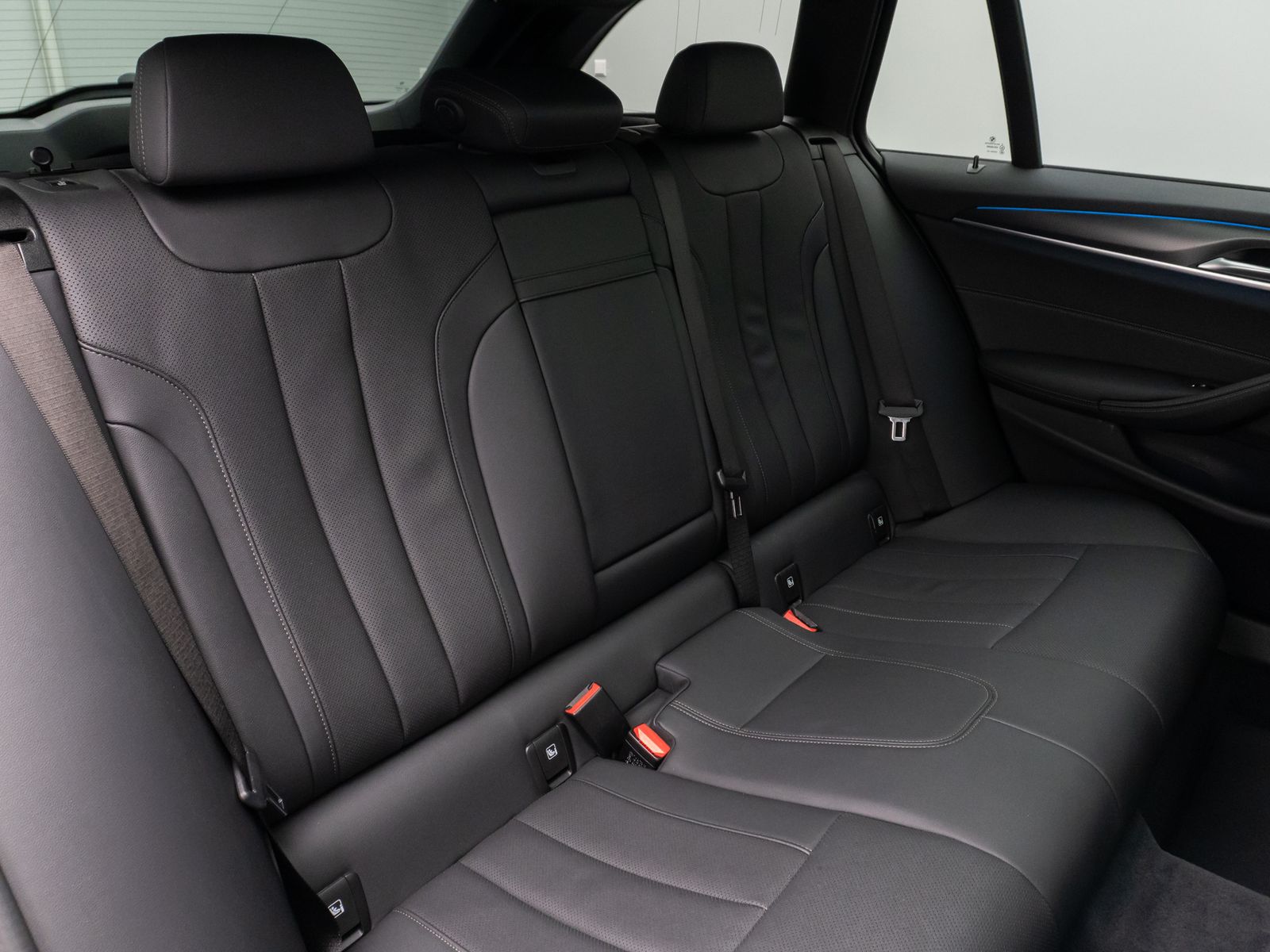 Fahrzeugabbildung BMW 530e M Sport Panorama Kamera DAB HiFi Alarm LED