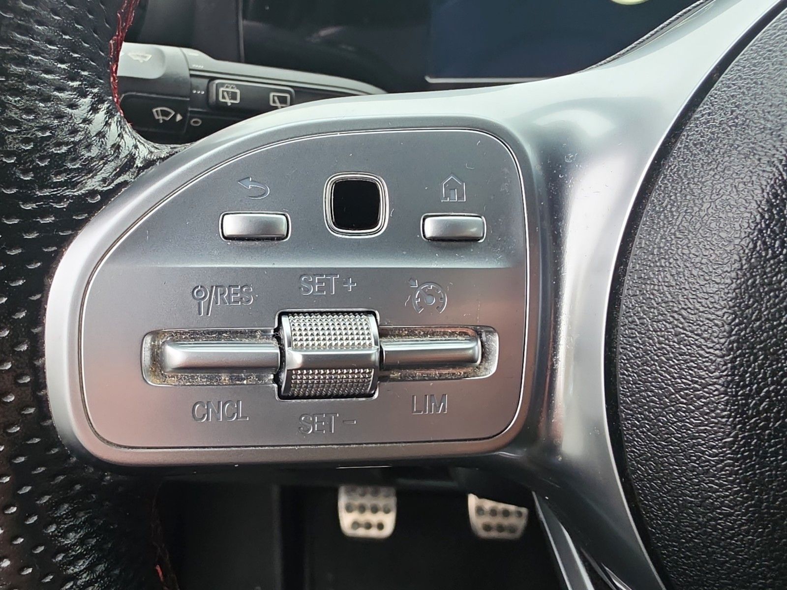 Fahrzeugabbildung Mercedes-Benz A 180 AMG*NIGHT*WIDESCREEN*MBUX*