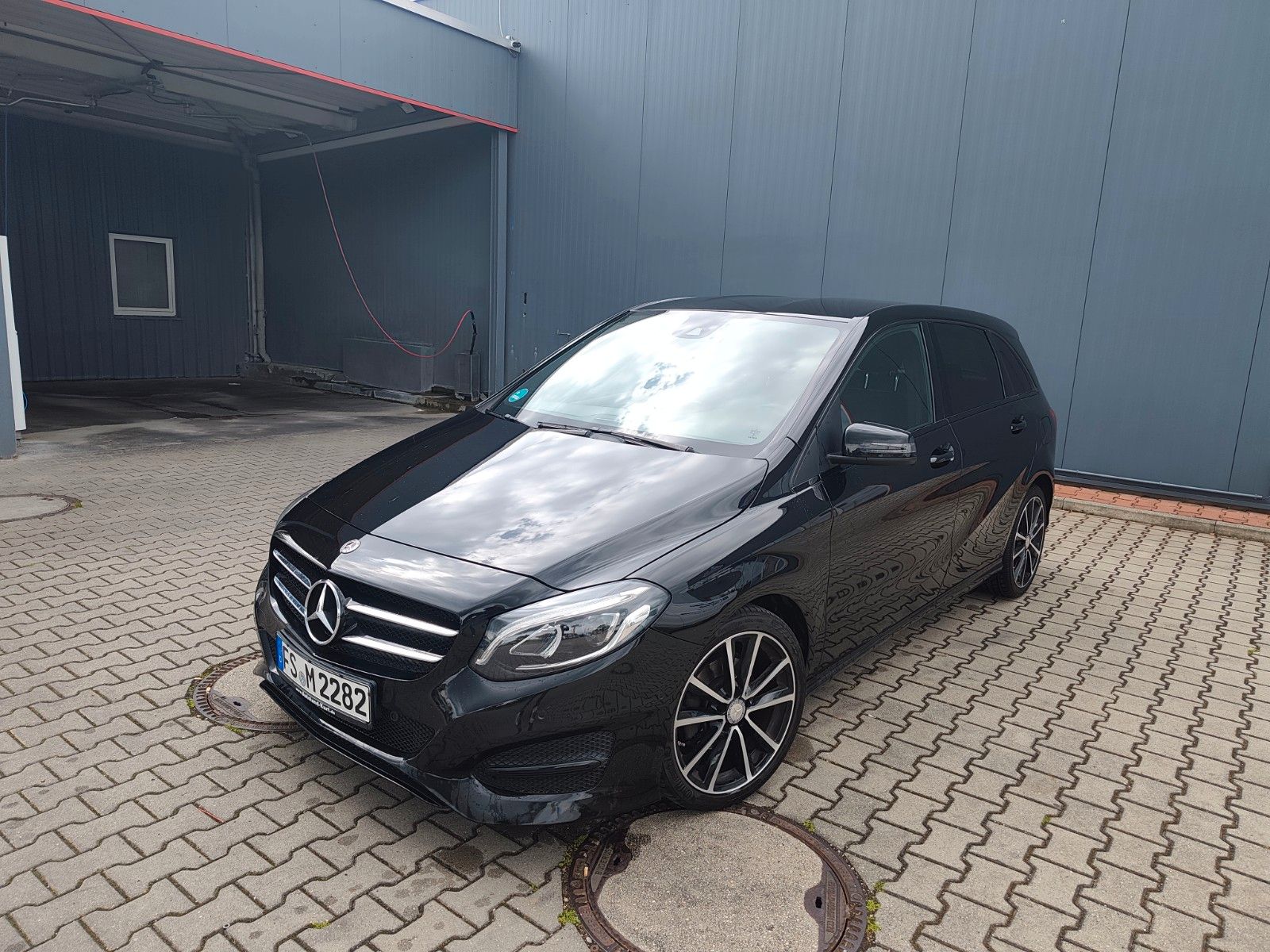 MERCEDES-BENZ B 220