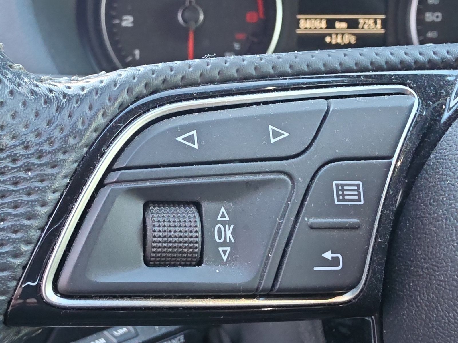 Fahrzeugabbildung Audi Q2 35 TFSI SPORT S-LINE NAVI LED PDC SHZ LEDER