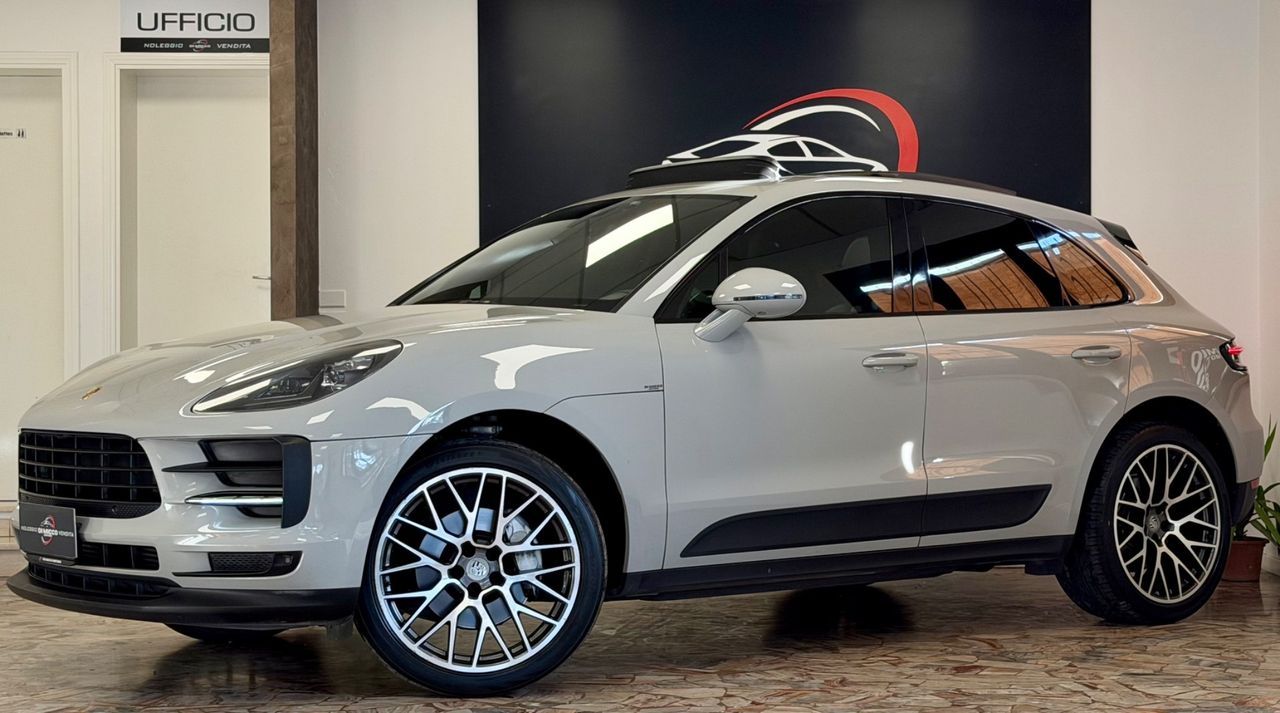 PORSCHE Macan