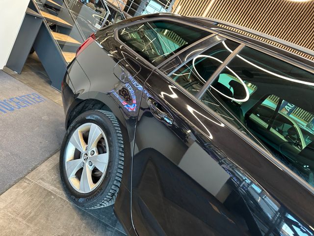 Skoda Octavia Combi Soleil *ACC*NAVI*PDC*SZHZ*APPLE*