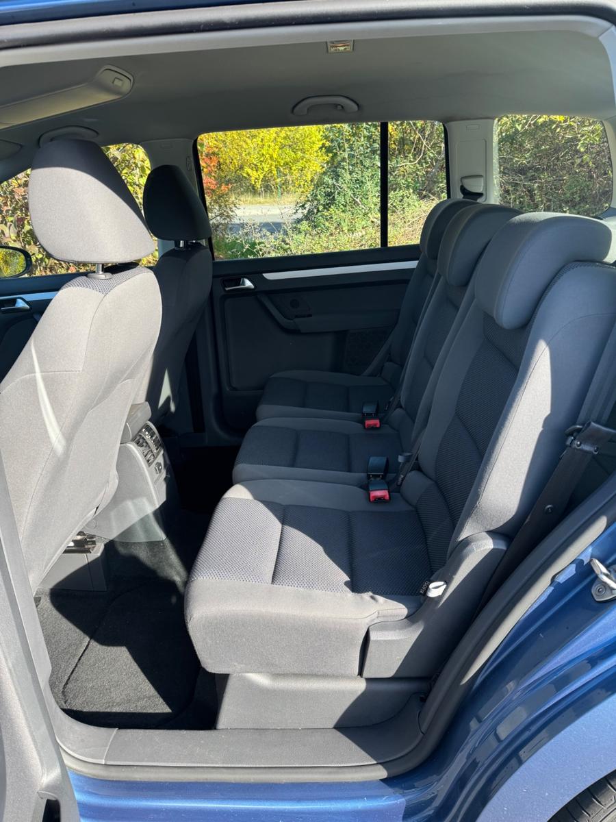 Volkswagen Touran 2011 — photo 10