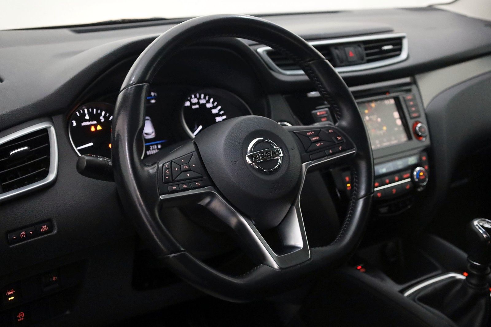 Fahrzeugabbildung Nissan Qashqai N-Connecta Navi,PanDach,360°,AHK,SR+WR