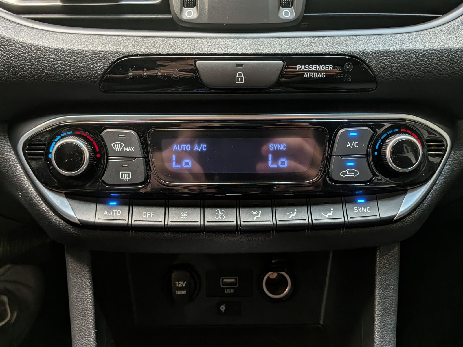 Fahrzeugabbildung Hyundai i30 1.5 T-GDI DCT Trend MHEV Cam Navi LED-Paket