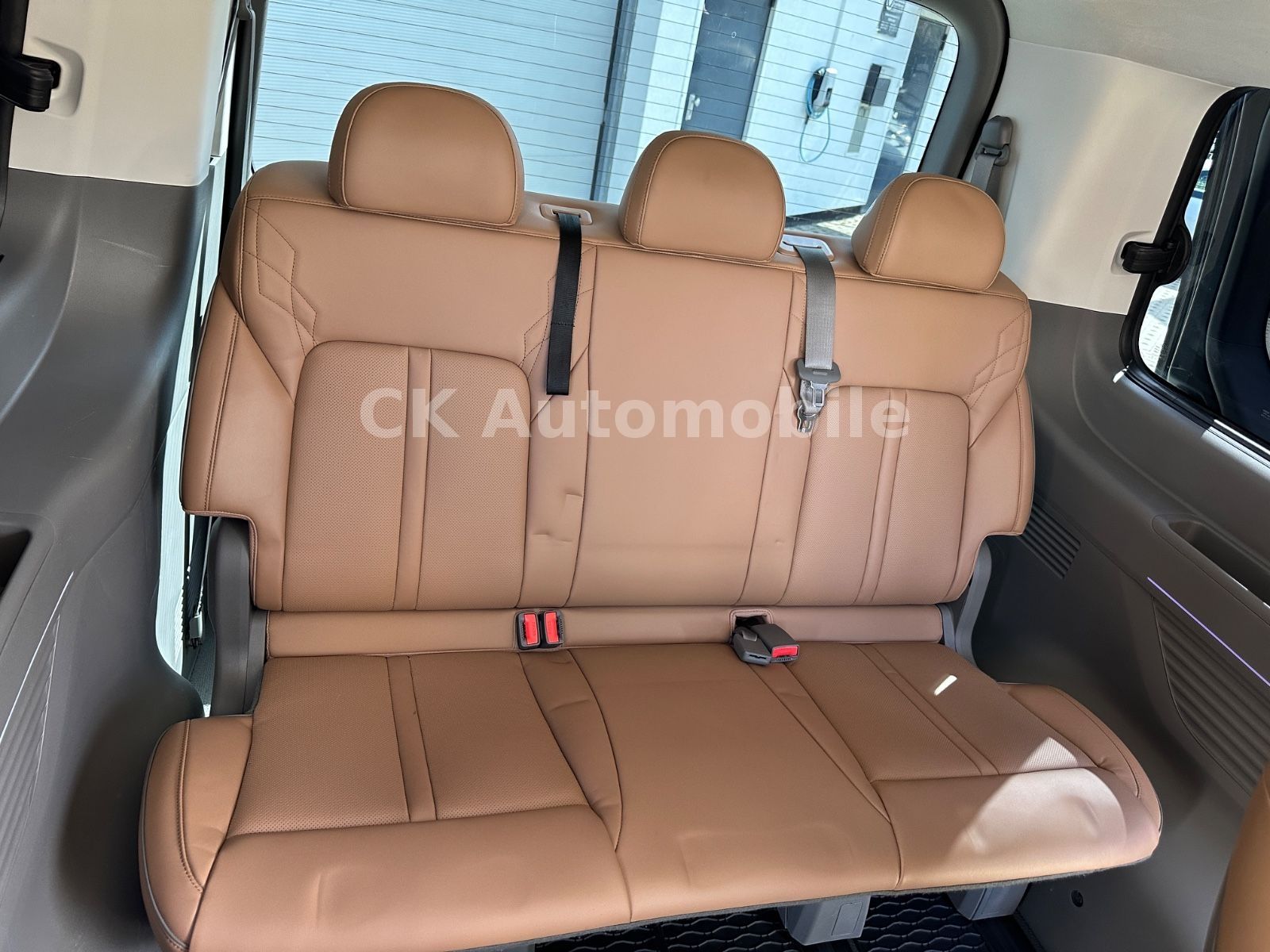 Fahrzeugabbildung Hyundai Staria Premium Signature 4WD/7Sitze/Navi/ACC/AHK