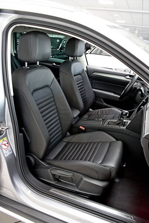Volkswagen Passat Business 4M ACC AHK LEDER KAMERA STANDH