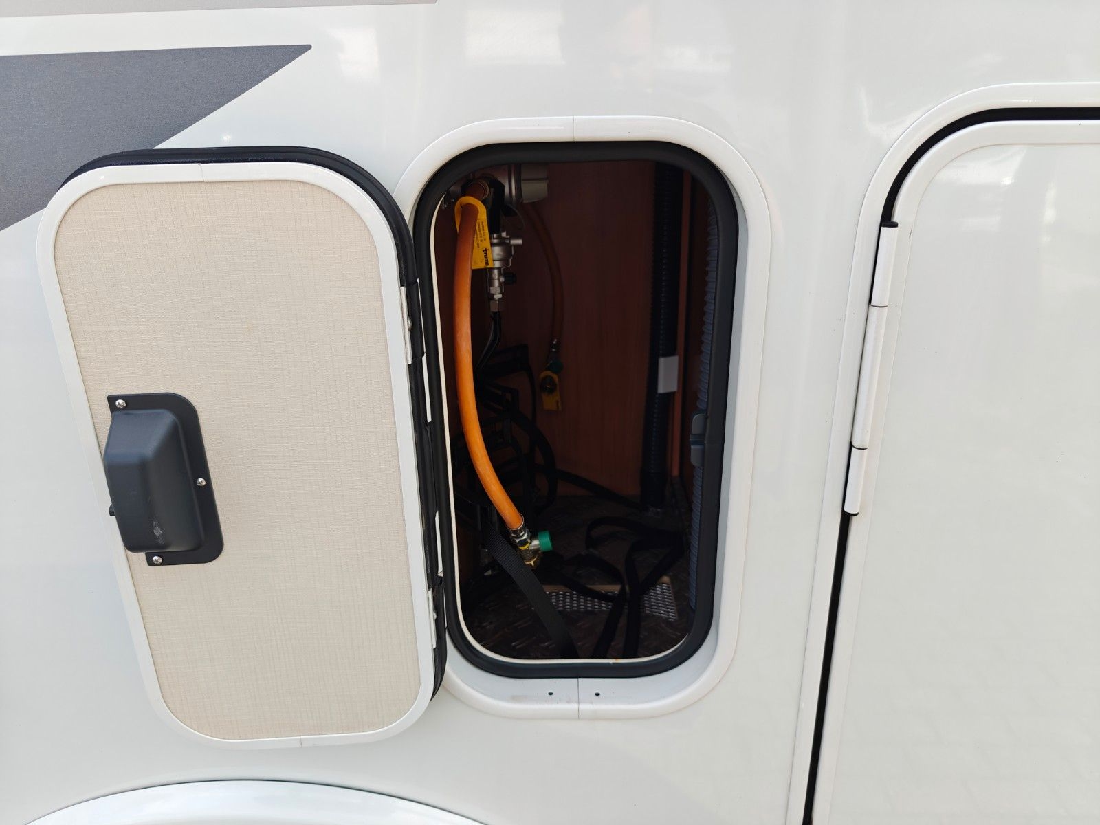 Fahrzeugabbildung HYMER / ERIBA / HYMERCAR Van 374 - Autom. SAT, TV, 2x Solar, DuoControl -