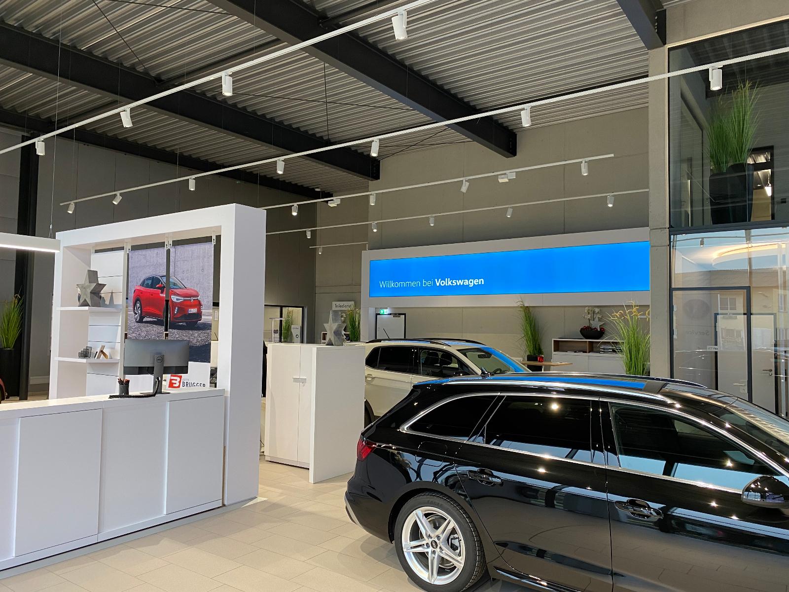 showroom-image-bottom