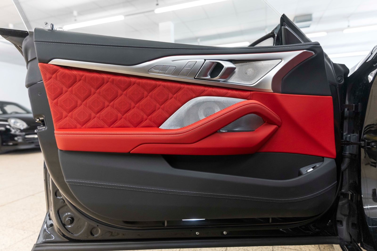 Fahrzeugabbildung BMW M8 Competition GC Head Up Laserlicht B&W ACC 360