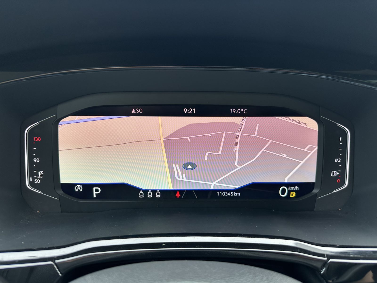Fahrzeugabbildung Volkswagen Touran 2.0 TDI DSG Highline NAV+LED+ACC+PANO+KAM
