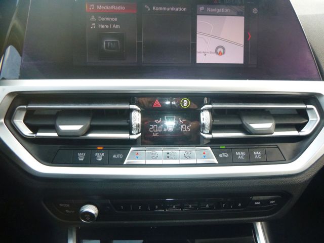 Fahrzeugabbildung BMW 320 i Touring >AUT/AHK/R-Kamera/PDC/LED<