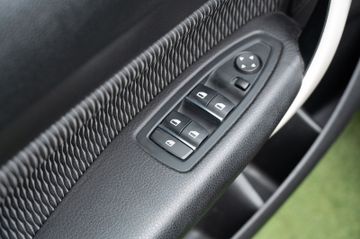 Fahrzeugabbildung BMW 120i Advantage KLIMAAUTO.|PDC|SHZ|