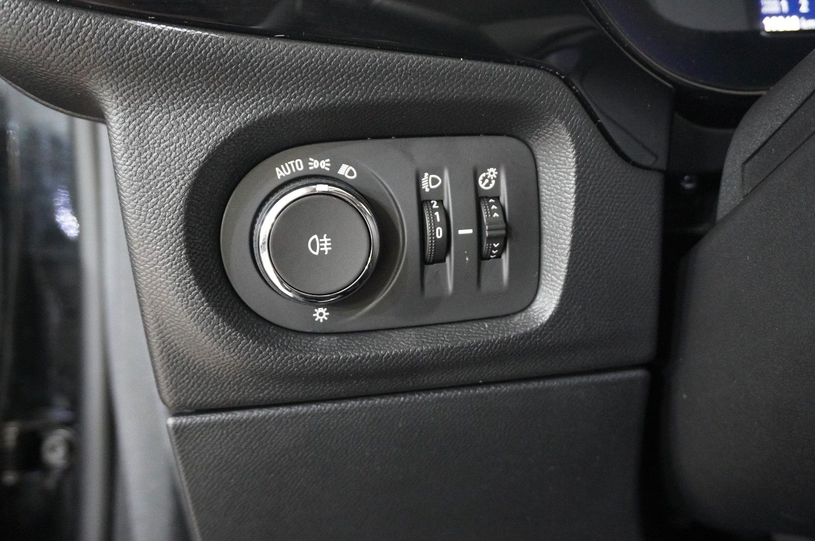 Fahrzeugabbildung Opel Corsa F 1.2 ELEGANCE NAVI/LED/SPORT/SH//VIRT/DAB