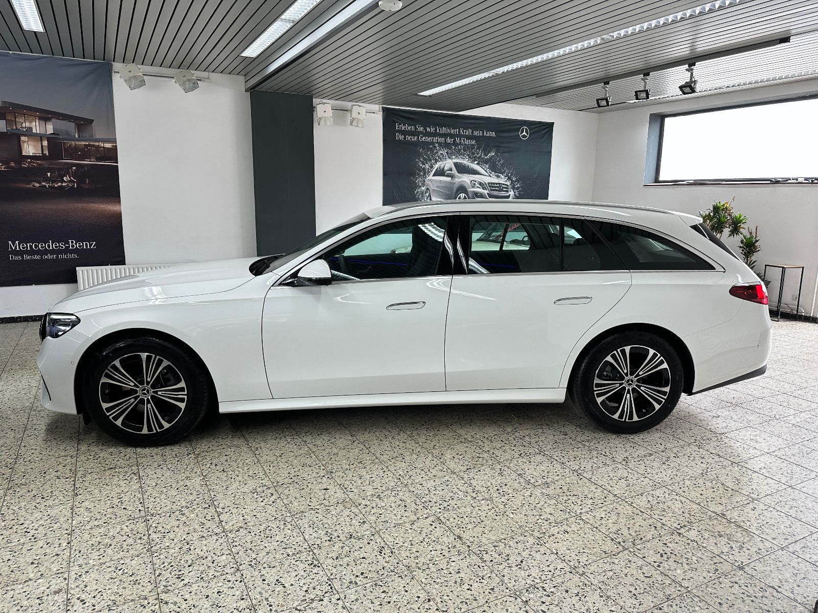 Mercedes E 220 - 1