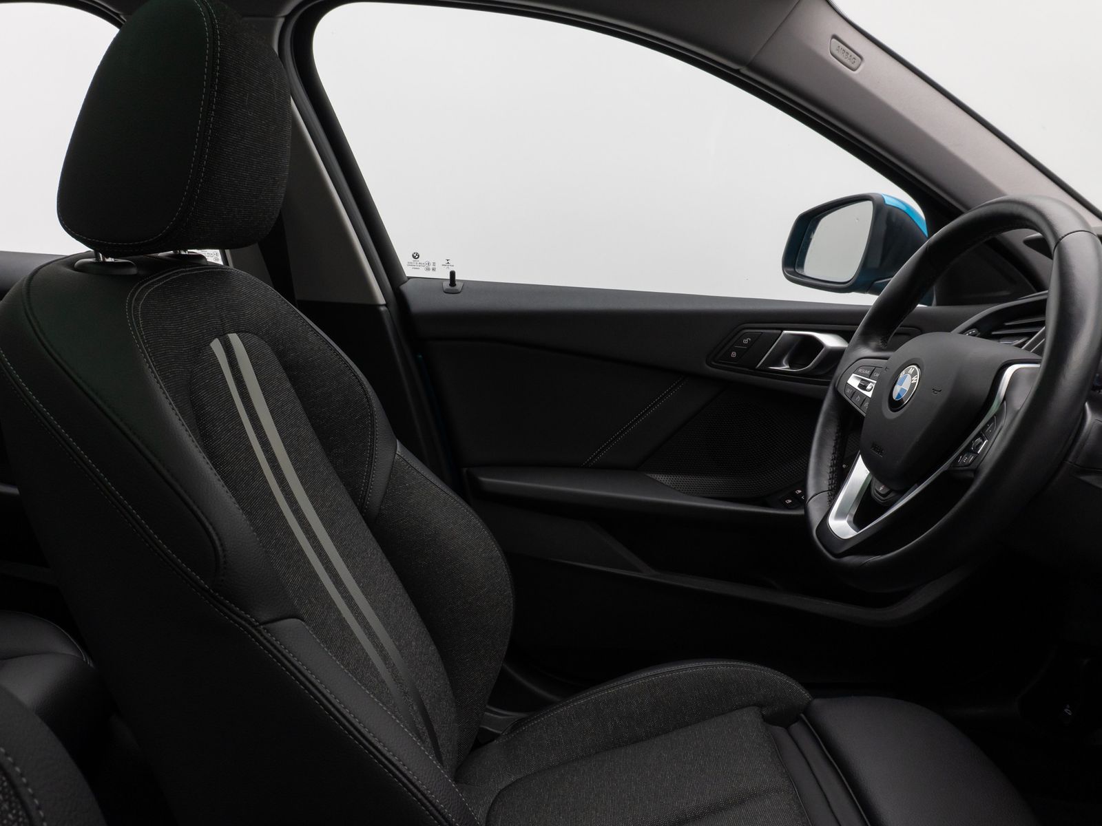 Fahrzeugabbildung BMW 118i Panorama Kamera Lenkrhzg DAB Komfort Sport