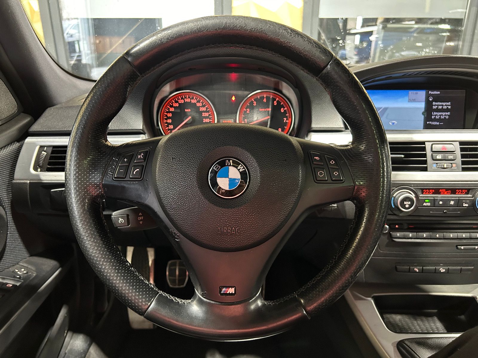 Fahrzeugabbildung BMW 335i xDrive/PANO/ALCANTARA/NAVI/PDC/TEMPOMAT